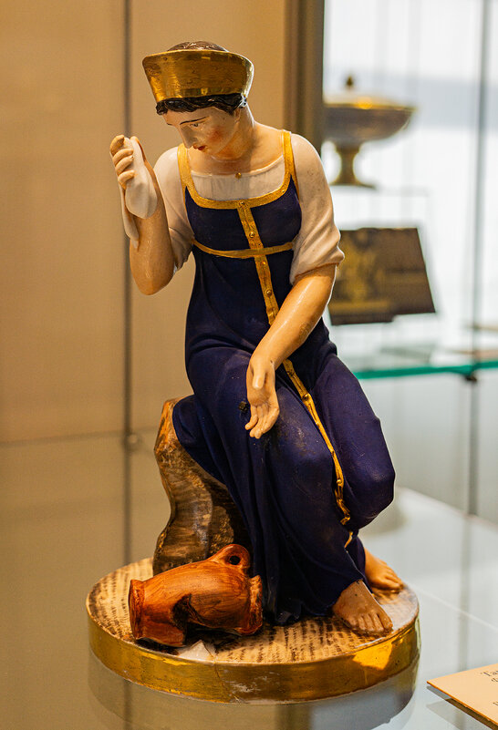 Девушка с разбитым кувшином - Ирина Соловьёва Девушка с разбитым кувшином - Ирина Соловьёва