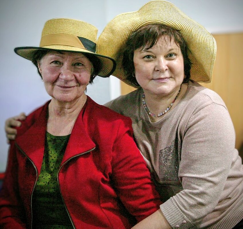 Маша и Ира. - Георгиевич 