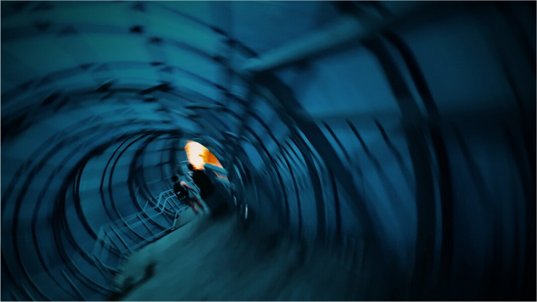 Сквозь кротовую нору - Александр Лебедев