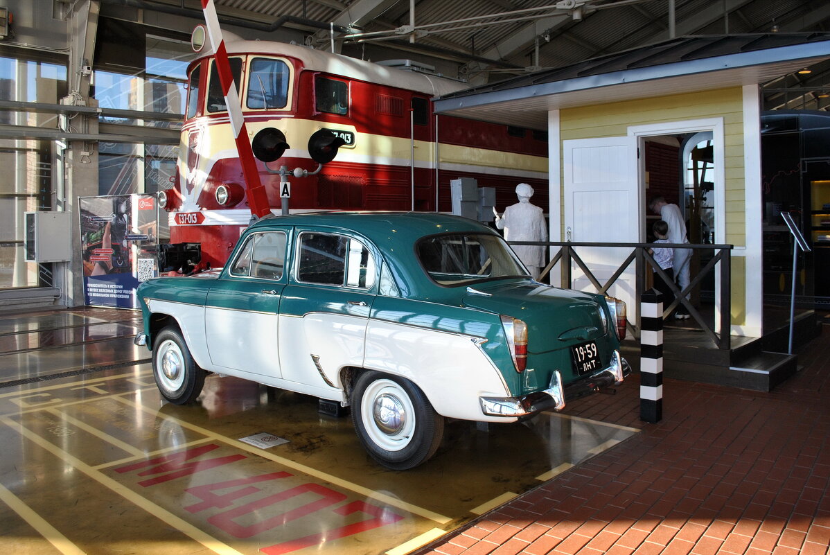 Встреча на железнодорожном переезде - AleksSPb Лесниченко