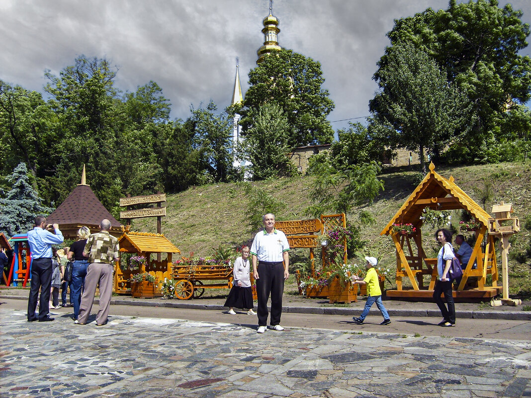 Виктор на прогулке - Владимир Кроливец
