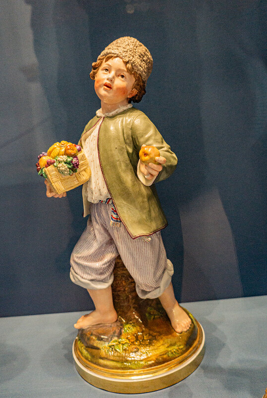 Мальчик с корзиной фруктов. Аллегория осени - Ирина Соловьёва