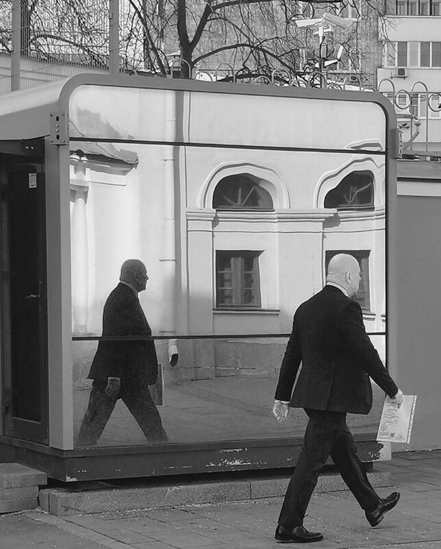 Отражение в зеркале. Черно-белая фотография - Любимова Ольга 