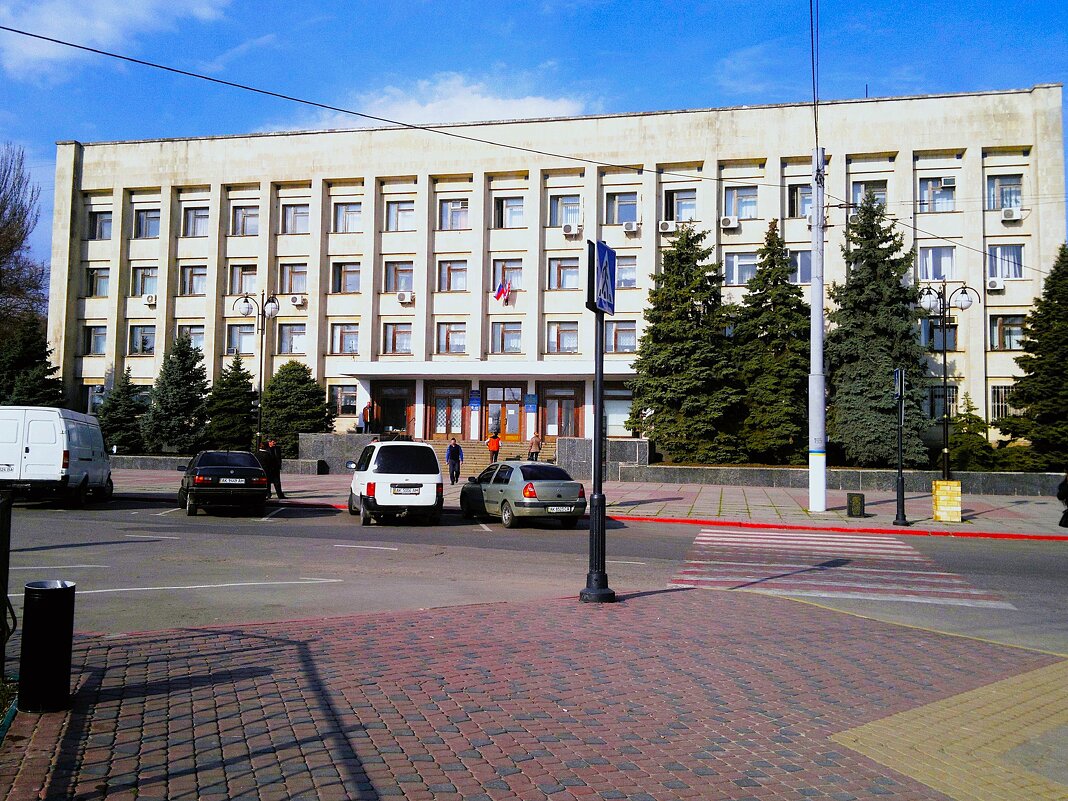 Керчь. Здание бывшего Горкома комсомола Украины. - Пётр Чернега