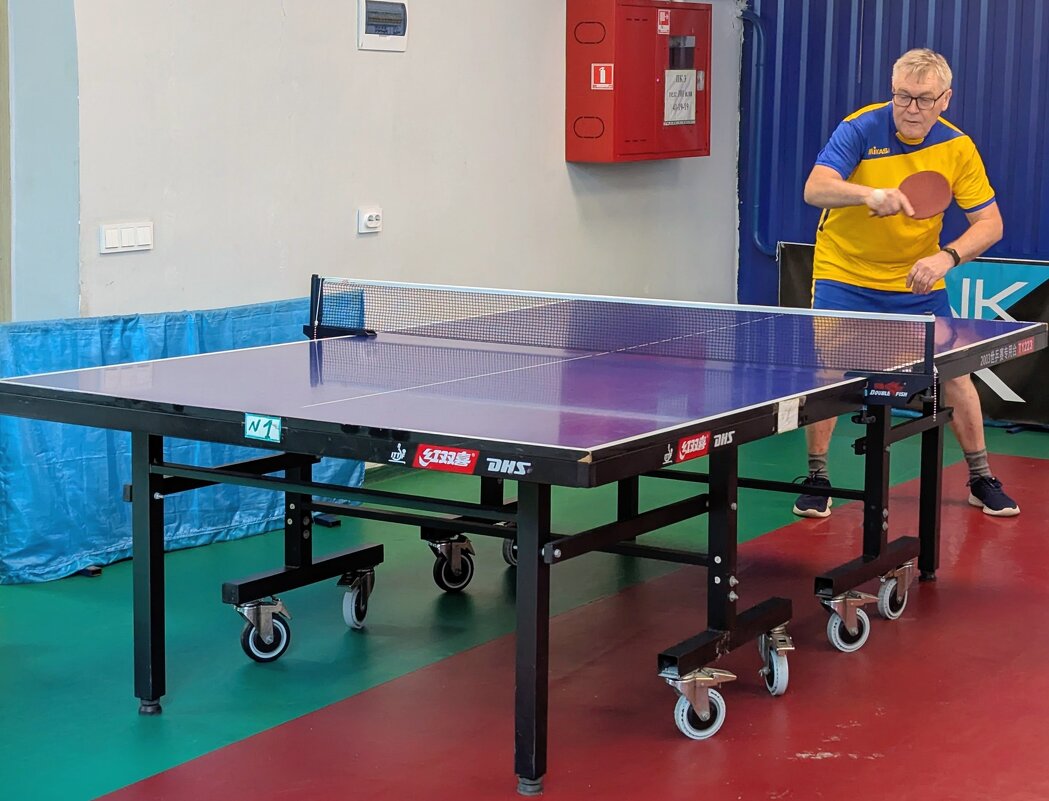 Любим играть в теннис - Андрей Хлопонин