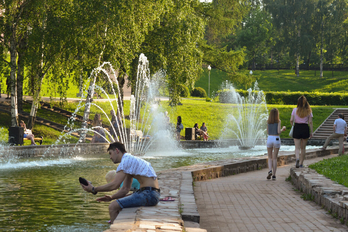 Лето. Парк. Фонтаны. - Михаил Курзанцев