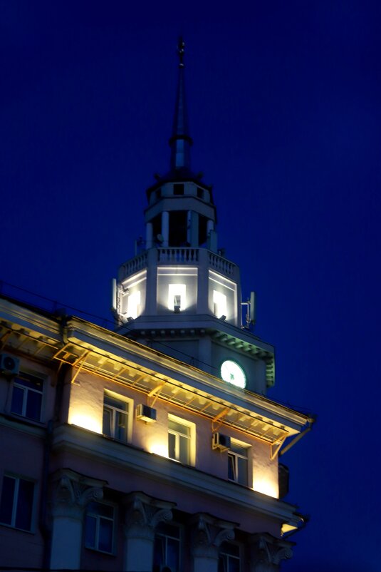 Дом с часами на Площади Ленина - Андрей Л. В. Дом с часами на Площади Ленина - Андрей Л. В.