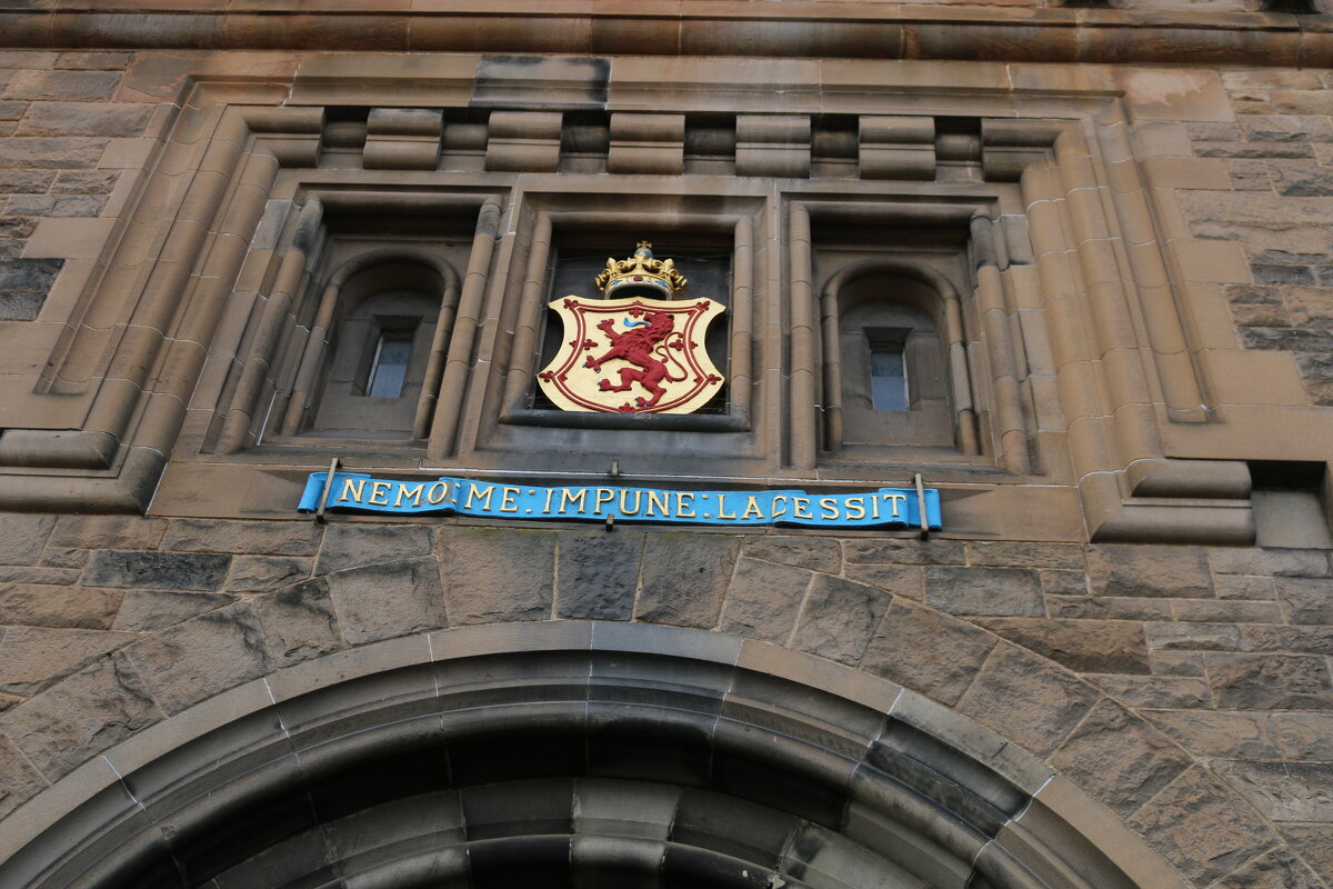 Над воротами эдинбургского замка - Ольга Над воротами эдинбургского замка - Ольга