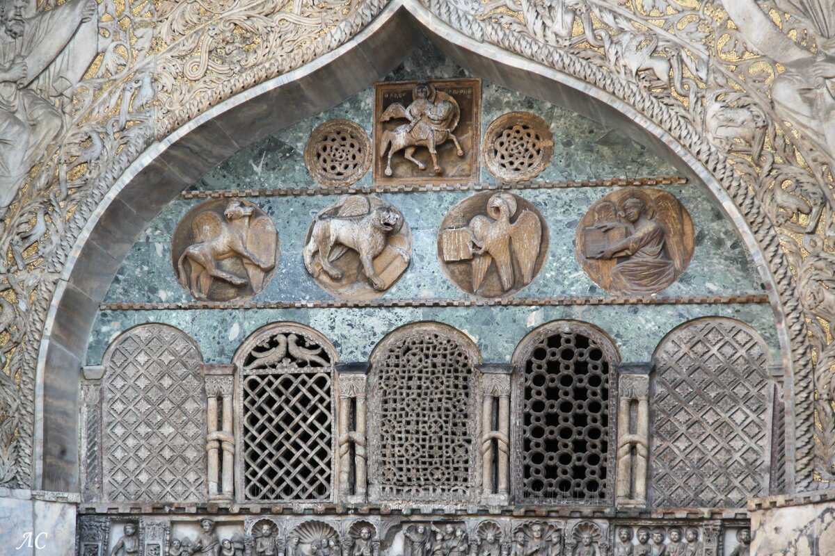 Элемент фасада базилики Святого Марка в Венеции, Италия - Любовь Сахарова