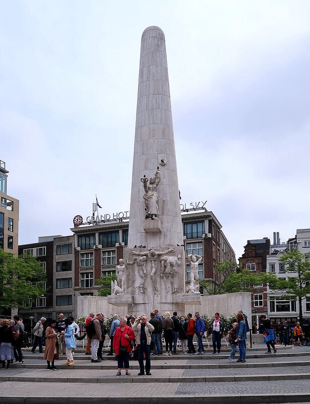 Национальный монумент в Амстердаме - Ольга Довженко
