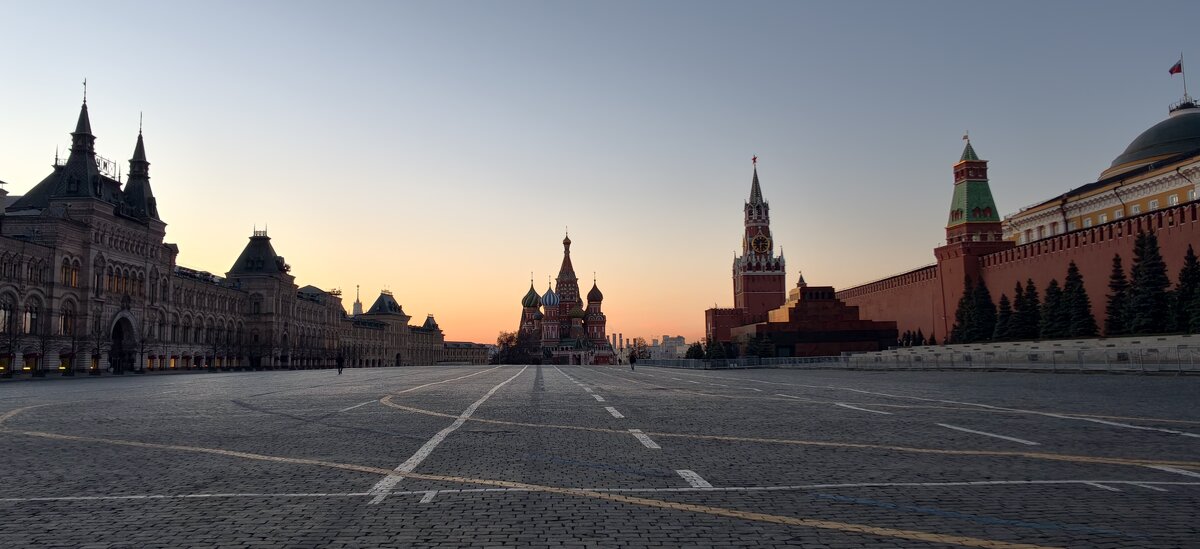 На Красной площади - <<< Наташа >>>