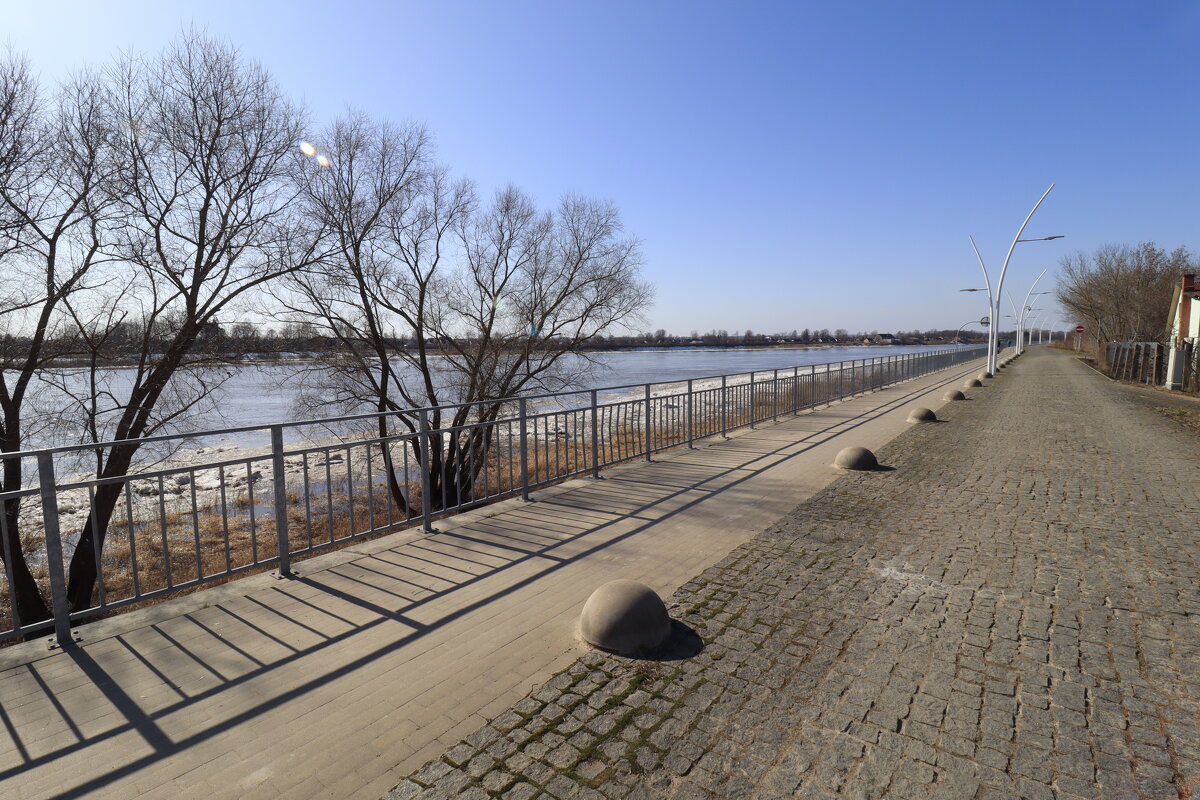 Променад вдоль реки. - Николай 