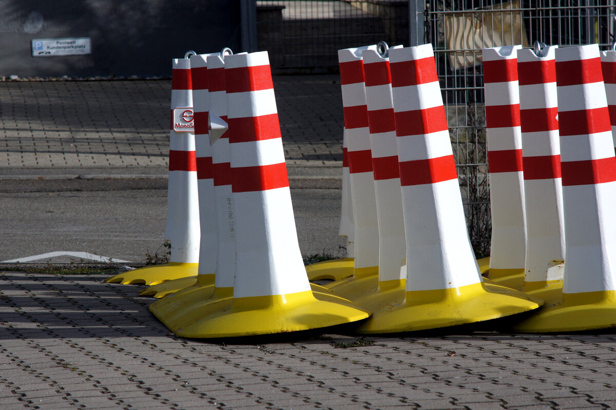 Уличные надолбы - Сергей Порфирьев