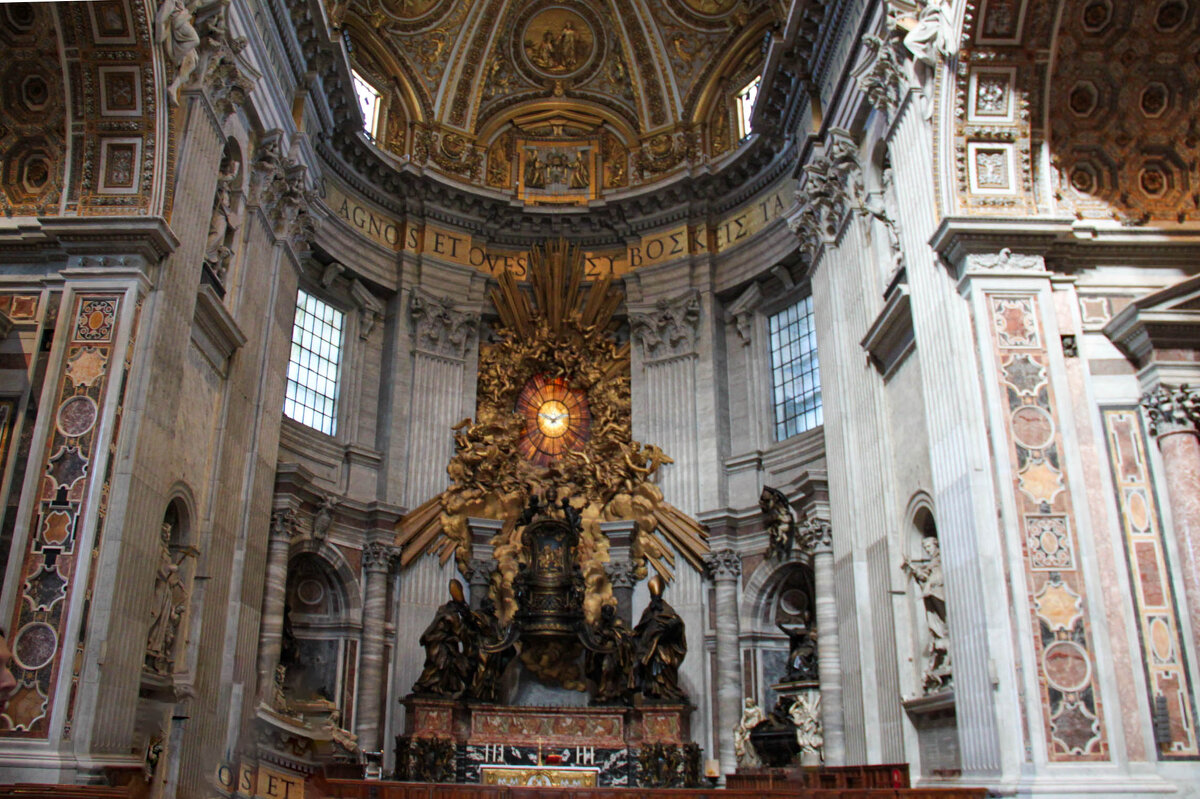 Кафедра Святого Петра в соборе Святого Петра в Ватикане. - Любовь Сахарова