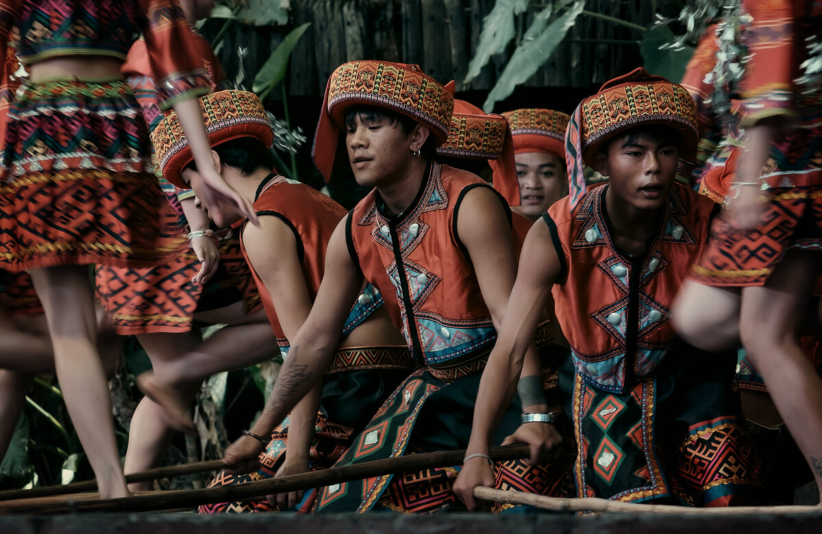 ФРАГМЕНТ ПРЕДСТАВЛЕНИЯ В ДЕРЕВНЕ ЛИ-МЯО(КИТАЙ) - Александр ФРАГМЕНТ ПРЕДСТАВЛЕНИЯ В ДЕРЕВНЕ ЛИ-МЯО(КИТАЙ) - Александр