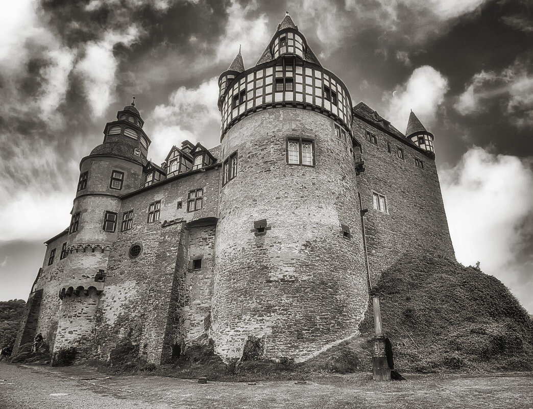 Бюрресхайм (замок) - Андроник Александр 