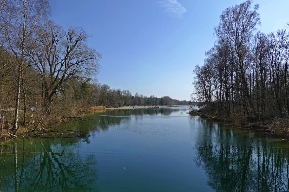 "...А небо было голубым, Но бледно-бледно, нежно-нежно. Как будто бы легчайший дым..." - Галина 