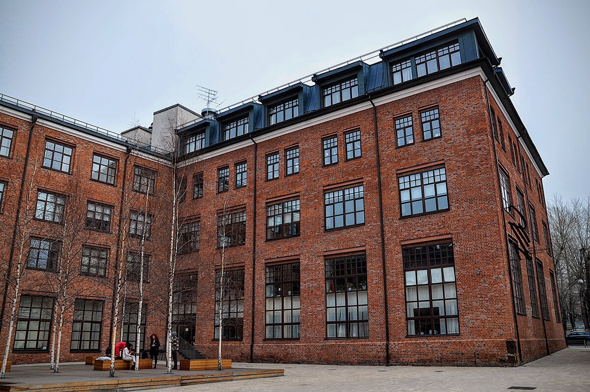 Проход  с улицы на территорию "Фабрики Станиславского" - Анатолий Колосов