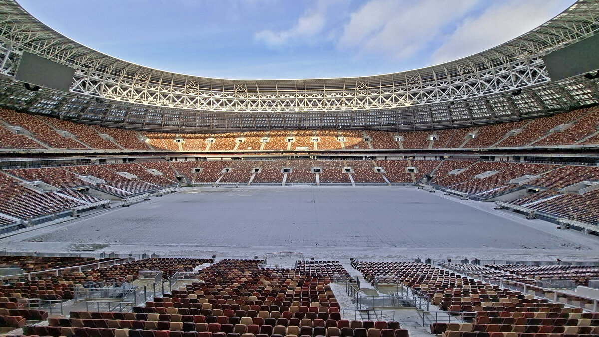 Вид, открывающийся на поле с самого удобного места «Лужников» в президентской ложе. - ИРЭН@ . Вид, открывающийся на поле с самого удобного места «Лужников» в президентской ложе. - ИРЭН@ .