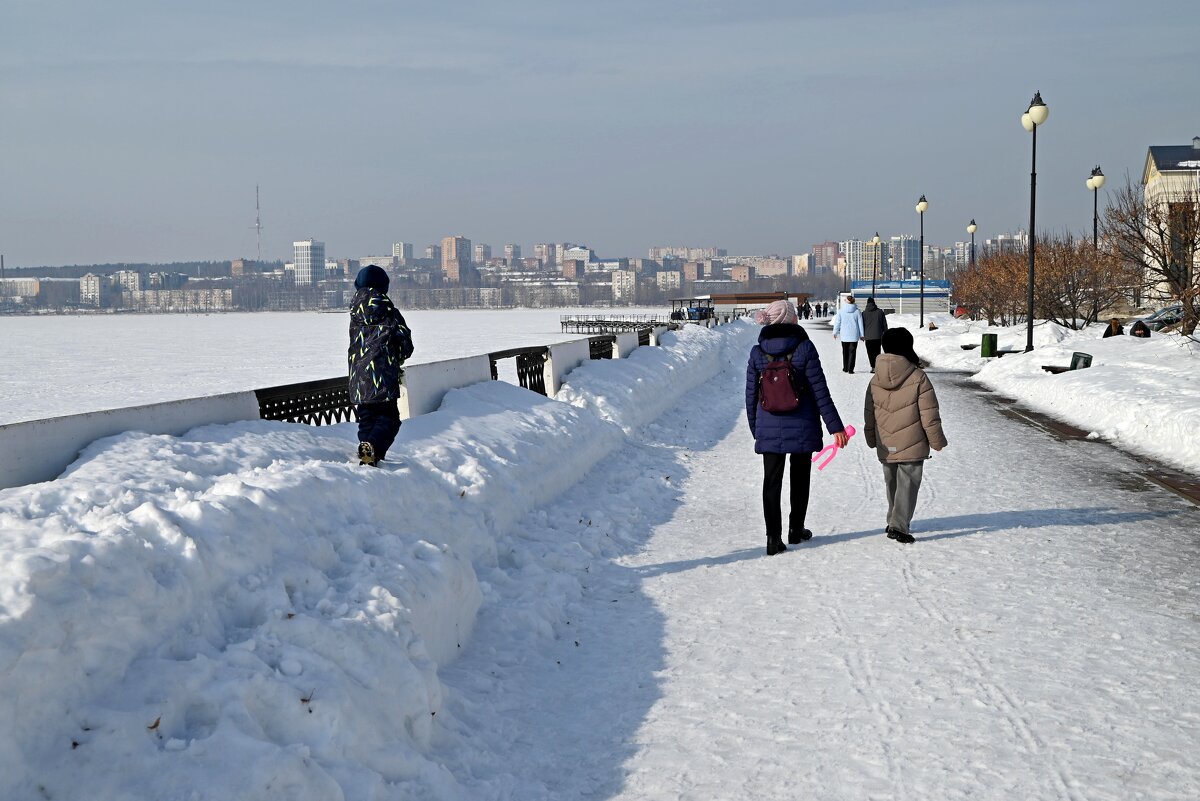 По набережной. - ВикТор Быстров