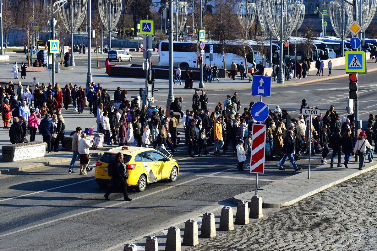 Выходной день в центре Москвы. - Наталья Вязигина