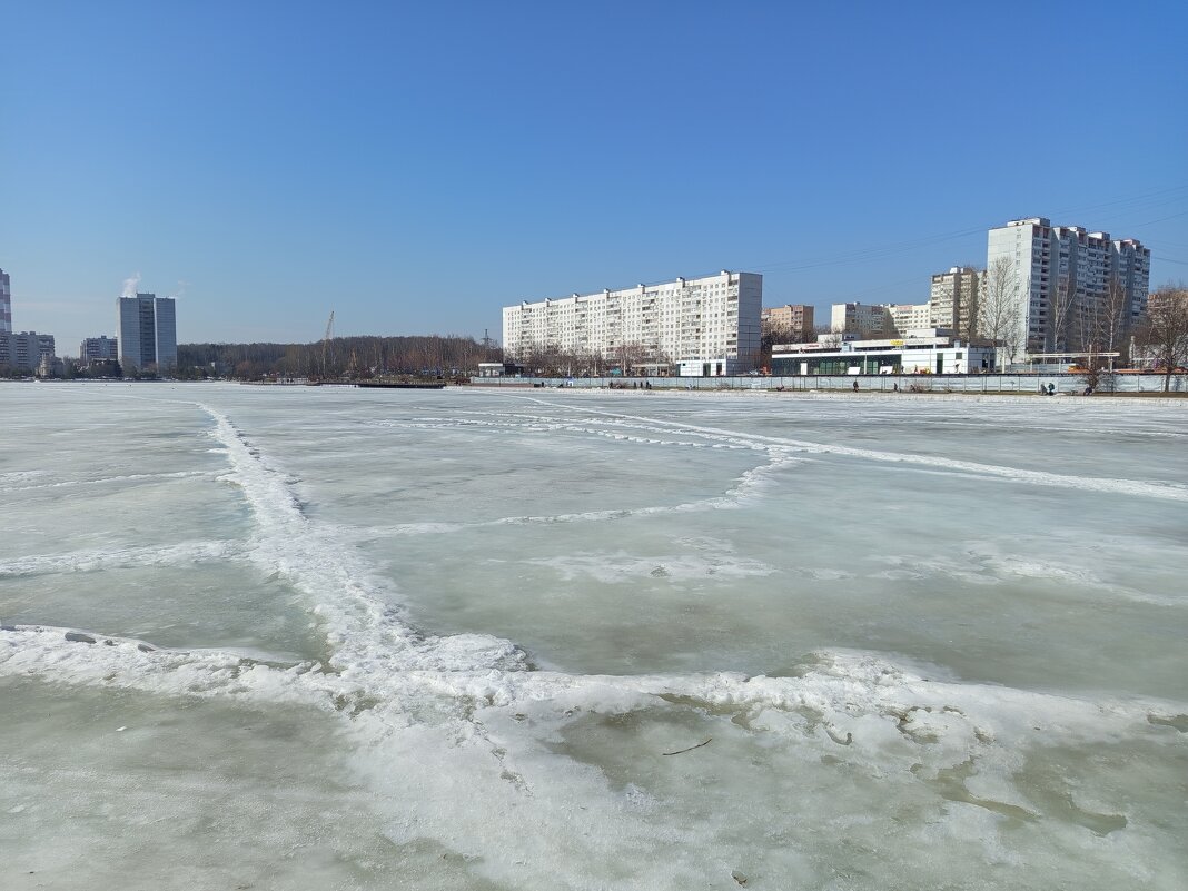 Все еще март в городе - Андрей Лукьянов Все еще март в городе - Андрей Лукьянов