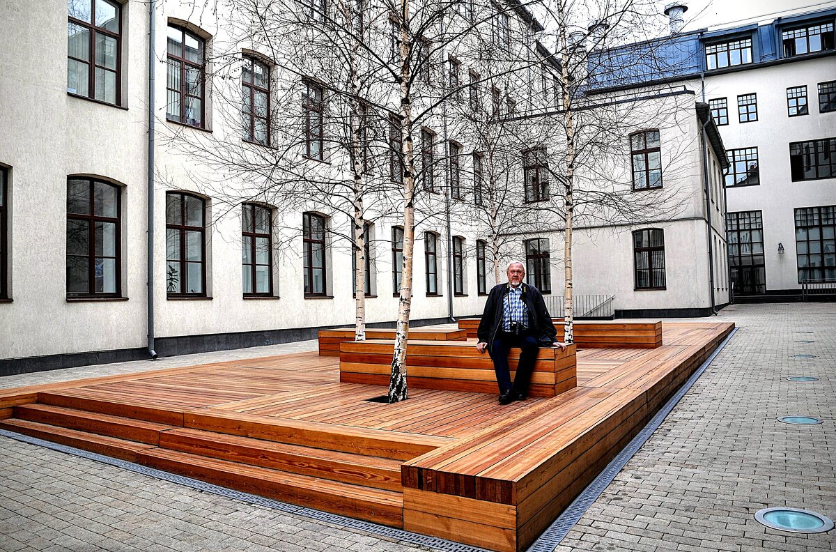 Скучно стало ,,,окурок некуда бросить,,, - Анатолий Колосов