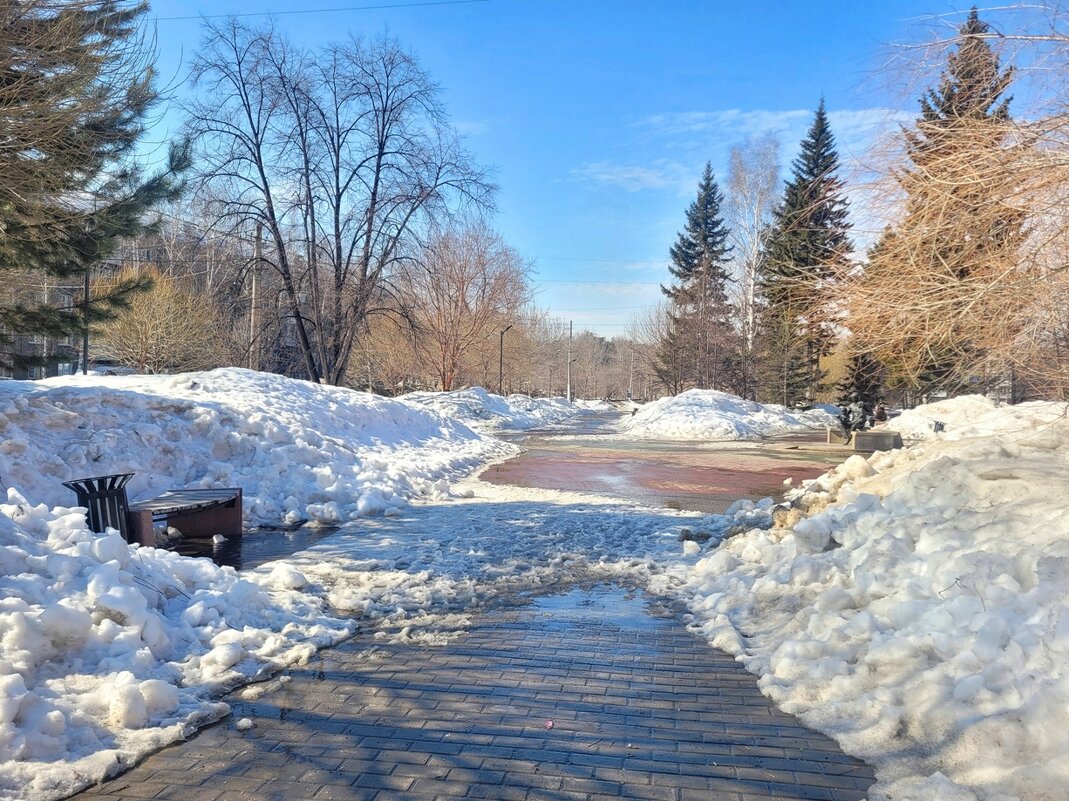 28 марта в городском сквере - Галина Нестратова