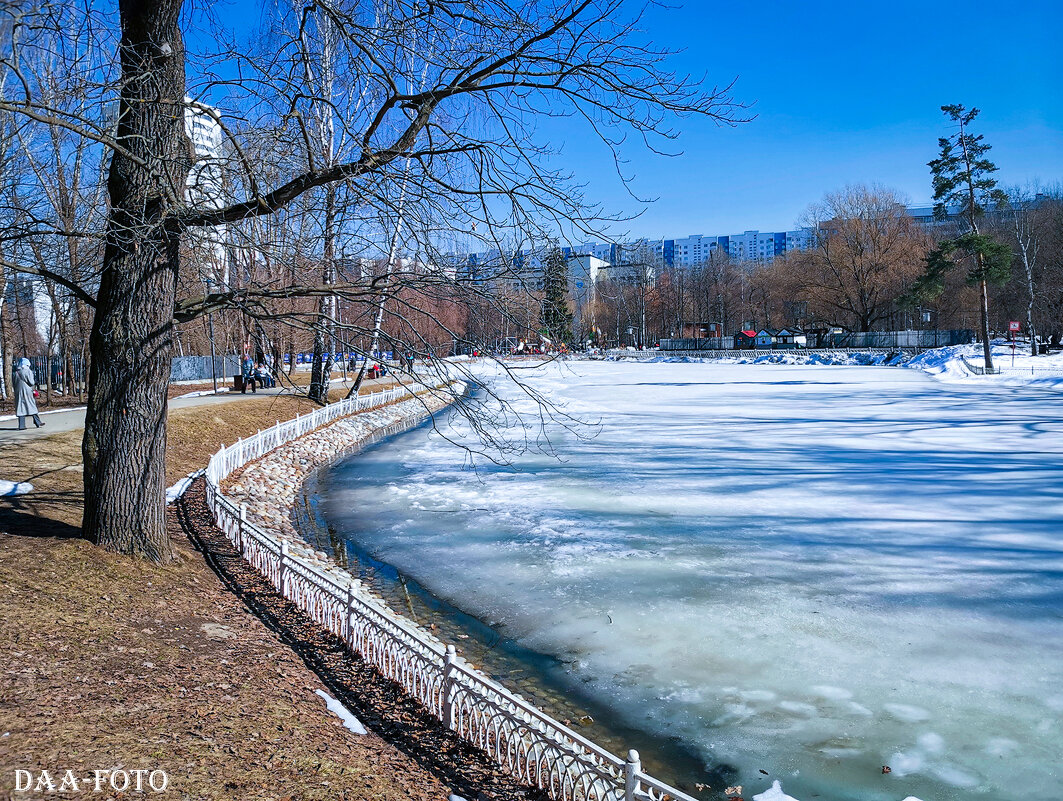 ПАРК В КОНЦЕ МАРТА. - Александр Дмитриев ПАРК В КОНЦЕ МАРТА. - Александр Дмитриев