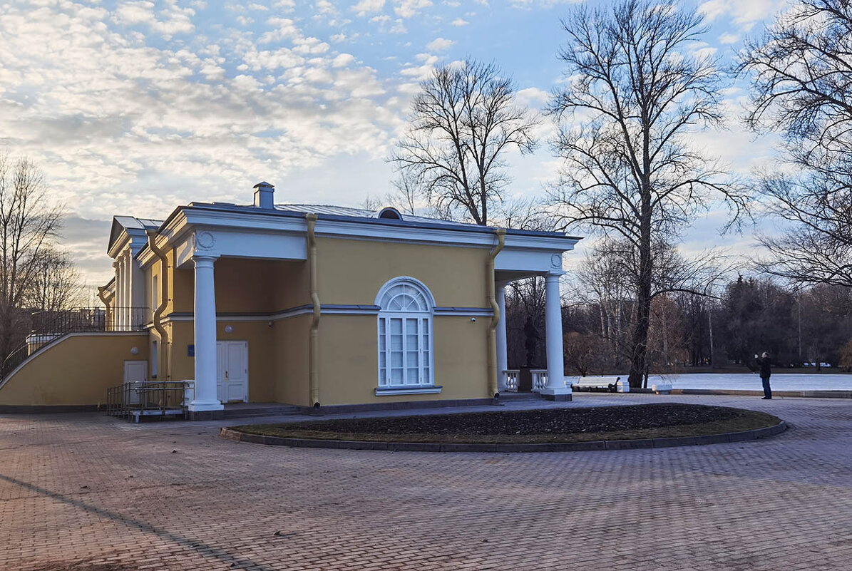 Парк Победы. Павильон шахматно - шашечный ( кинотеатр "Глобус") . - Лилия * Парк Победы. Павильон шахматно - шашечный ( кинотеатр "Глобус") . - Лилия *