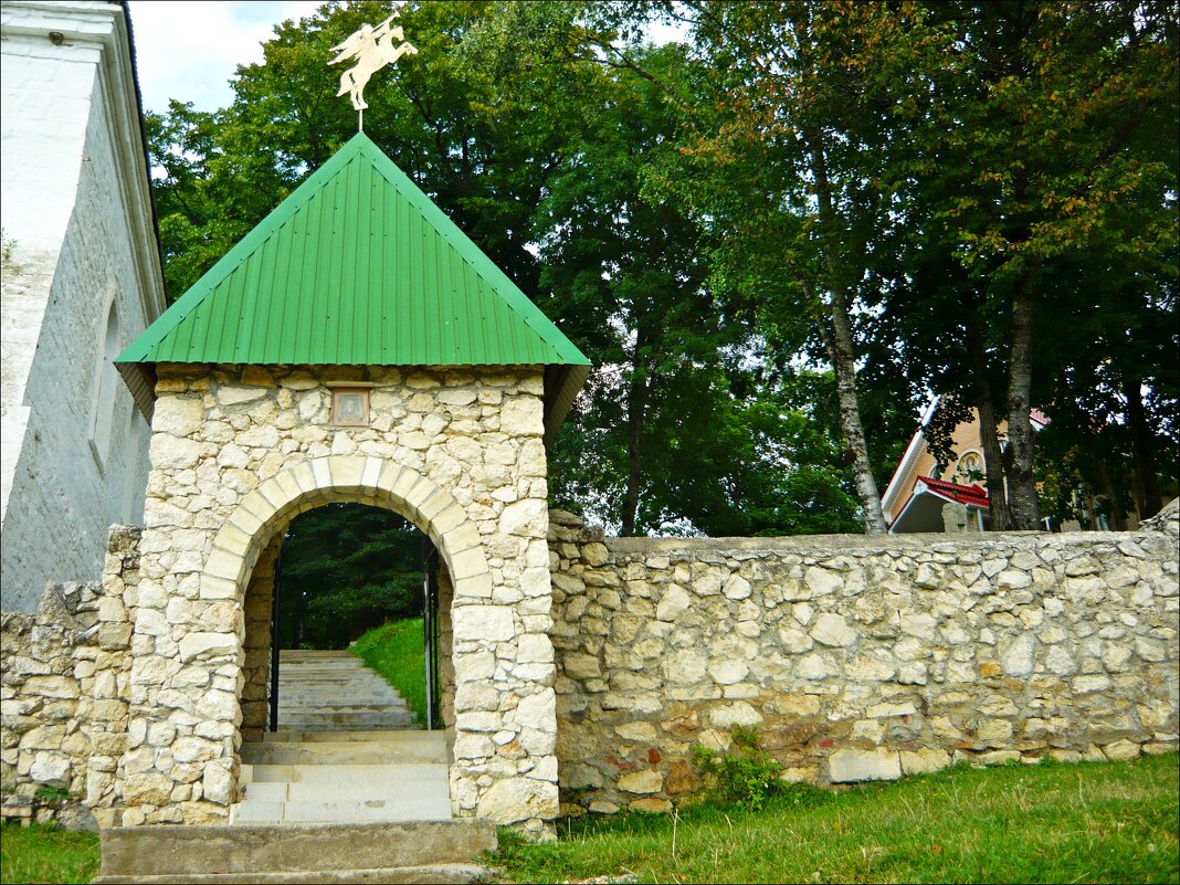 Вход на территорию Монастыря! - Надежда 