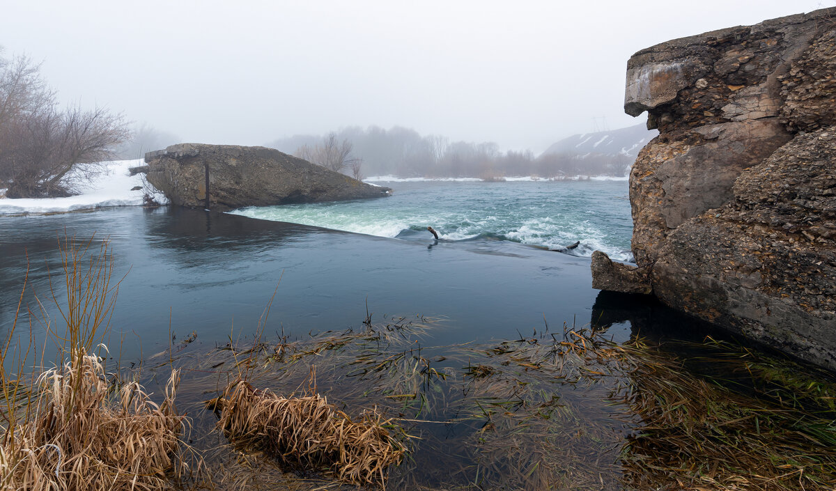 на старой плотине - Виталий Емельянов
