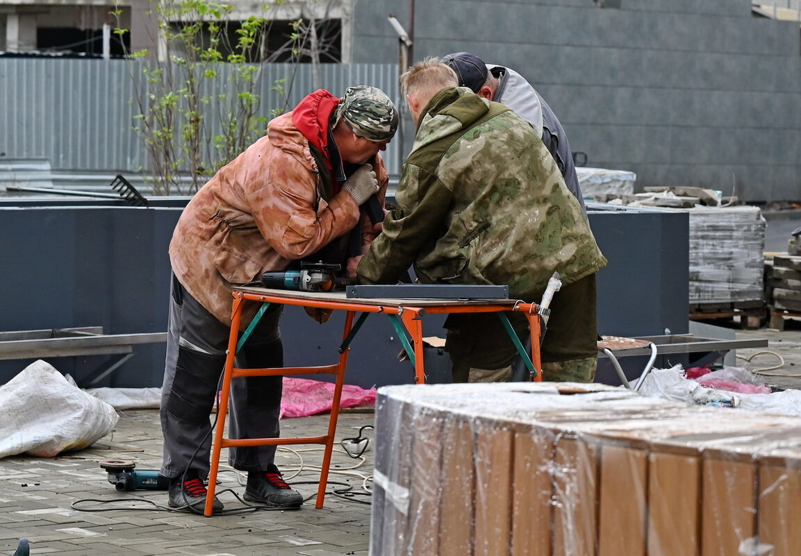 Строители... - Николай Саржанов