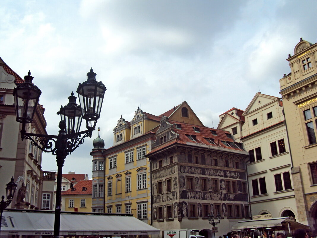 Дом «У Минуты» Прага - Tata Wolf