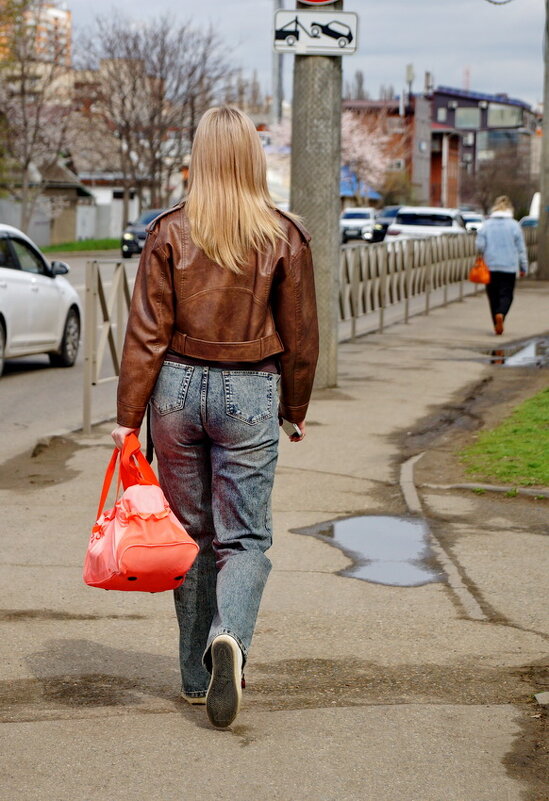 Лёгкой походкой... - Николай Саржанов