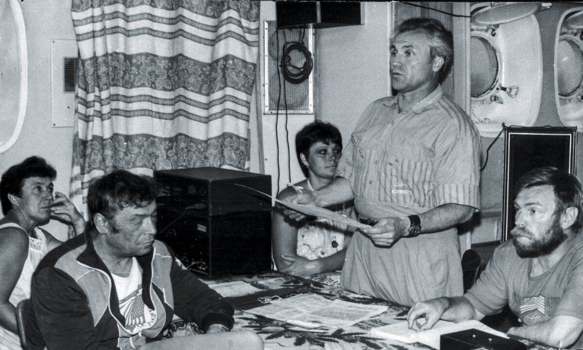 Владимир Степанович Гребёнкин родился 3 апрель 1941 года уже ему 85 лет - Владимир Максимов