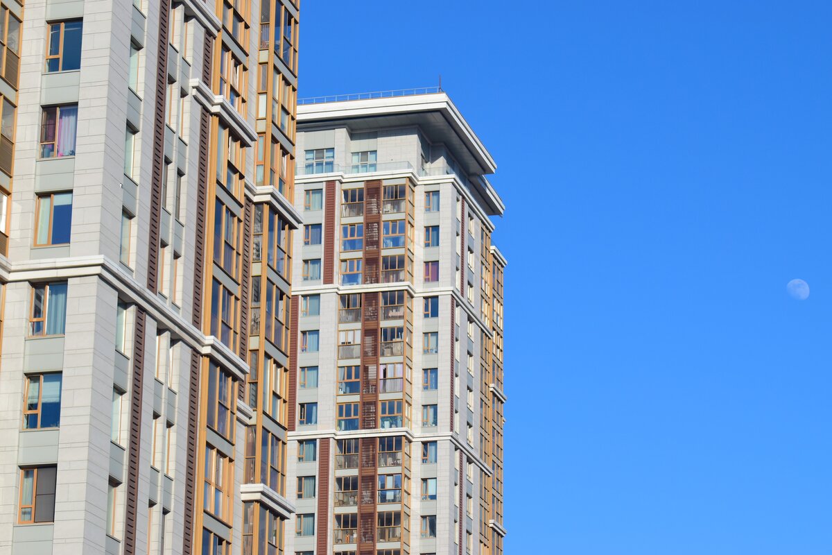 Современность и древняя как мир луна. - Наталья Вязигина