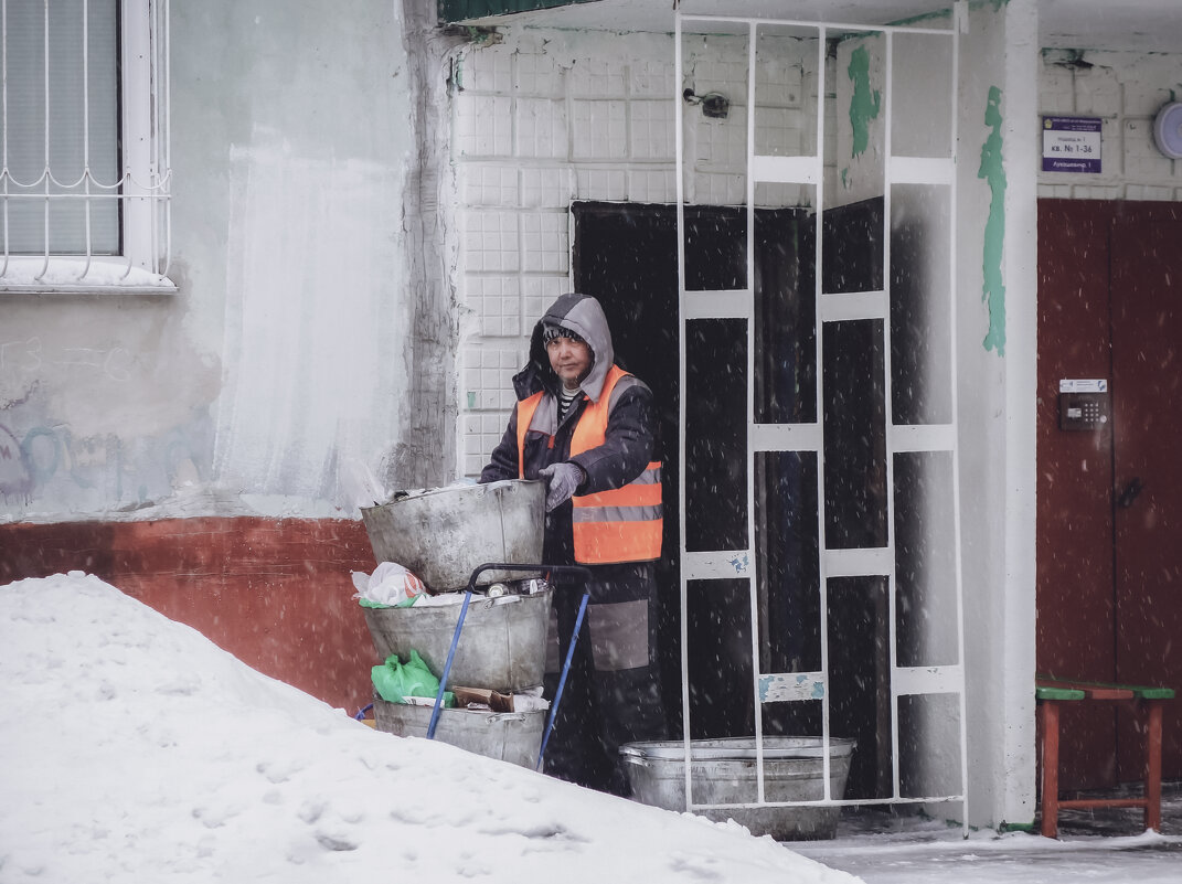 Люди нашего двора - Сергей Царёв