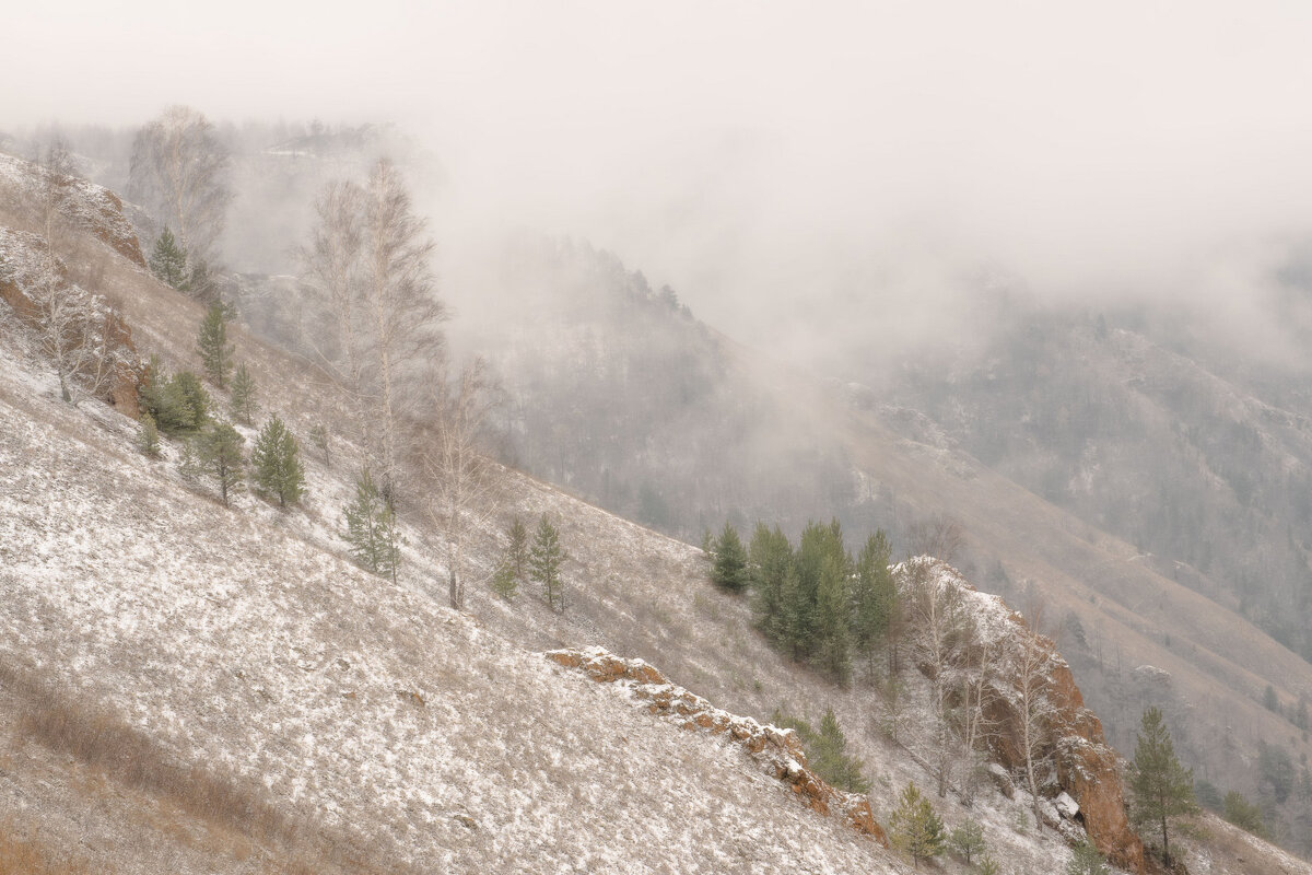 В объятиях осеннего тумана и чуткого покоя тишины... - Сергей Герасимов В объятиях осеннего тумана и чуткого покоя тишины... - Сергей Герасимов