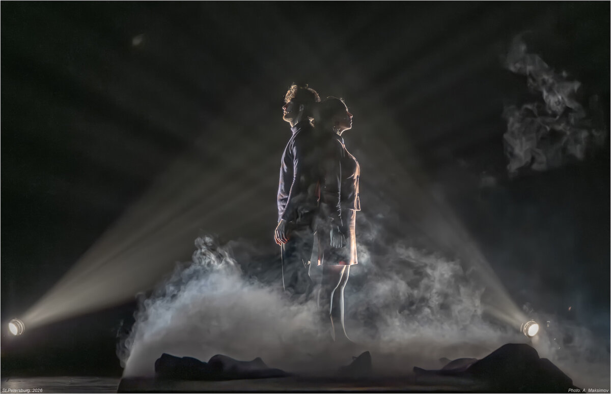 Сцена из спектакля "Про любовь". - Александр Максимов Сцена из спектакля "Про любовь". - Александр Максимов