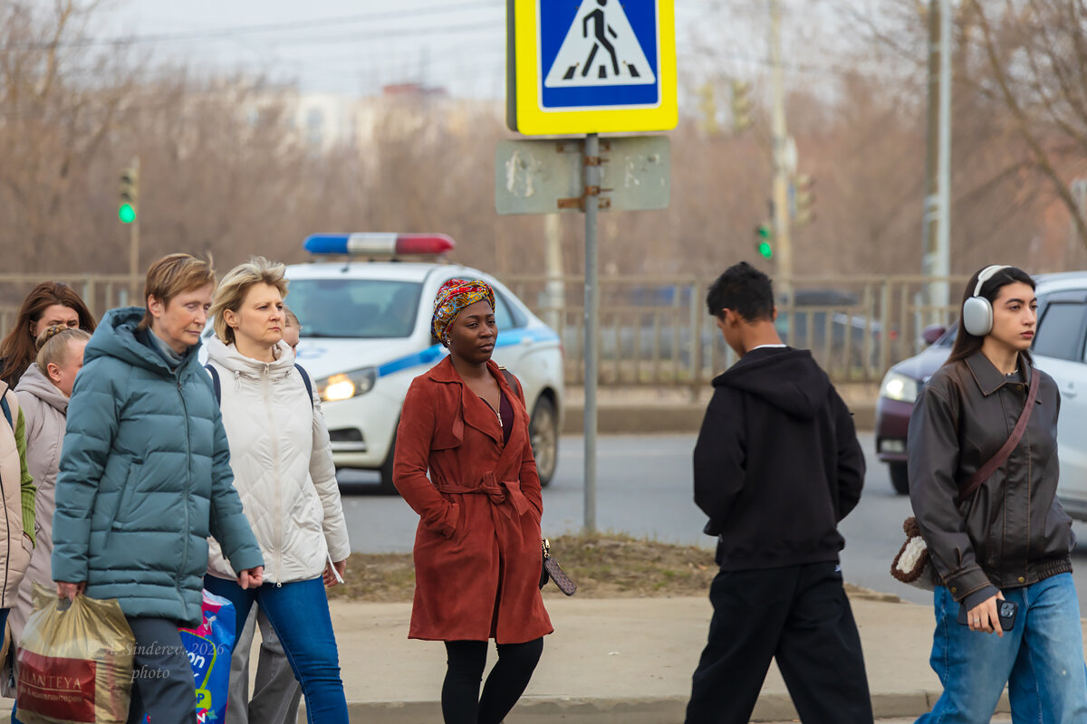 На дорожном переходе - Александр Синдерёв