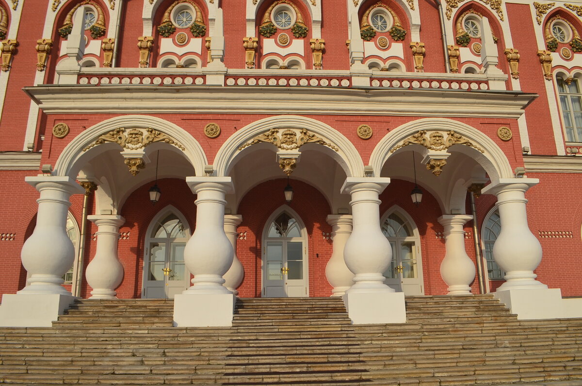 вход во дворец - Галина R...