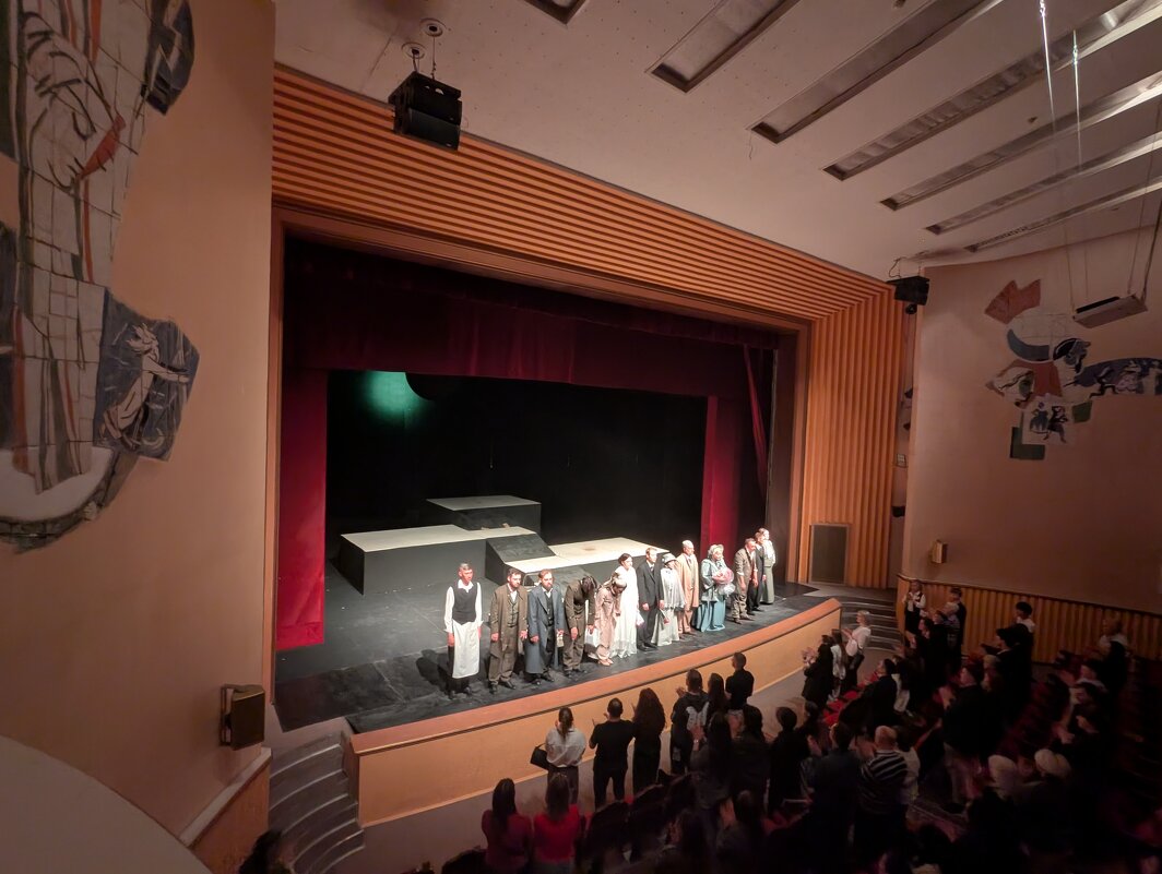 В театре имени Станиславского.Караганда. - Андрей Хлопонин В театре имени Станиславского.Караганда. - Андрей Хлопонин