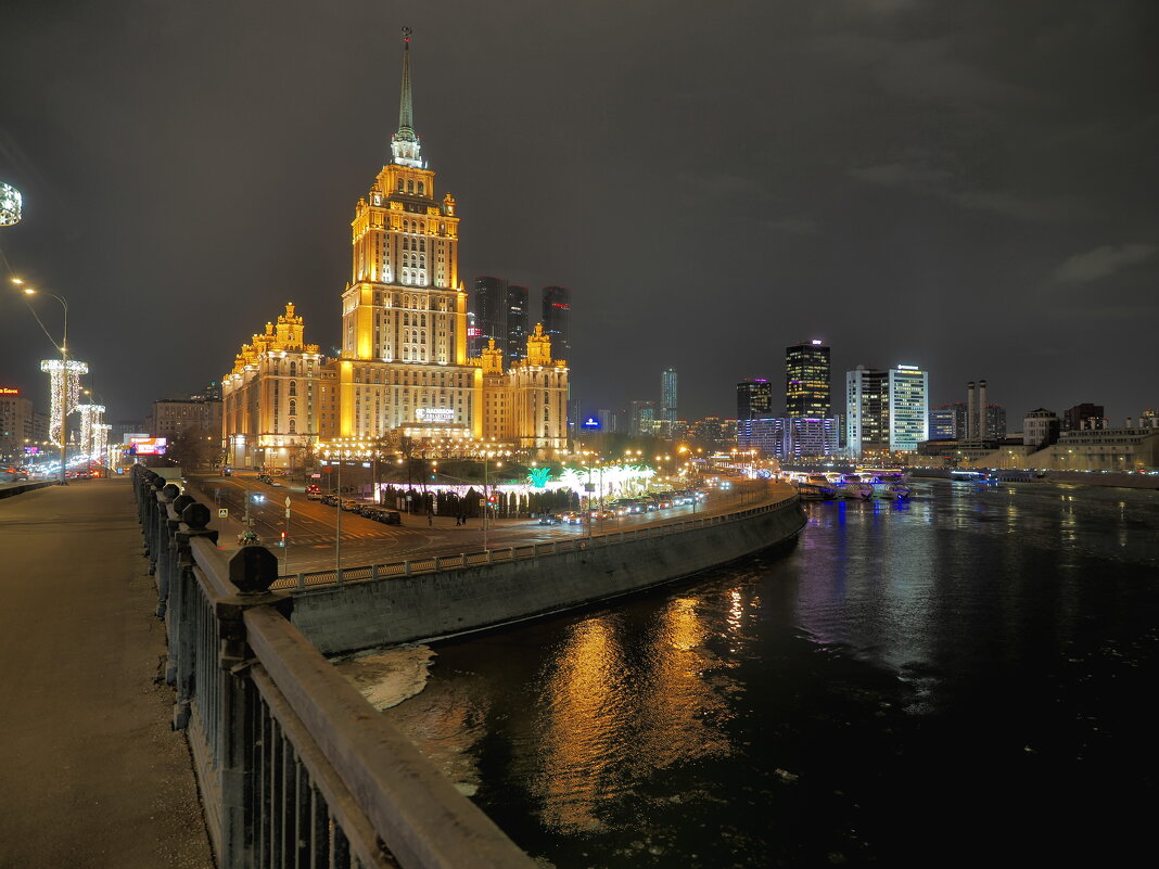 Изх вечерних прогулок по Москве - Евгений Седов Изх вечерних прогулок по Москве - Евгений Седов