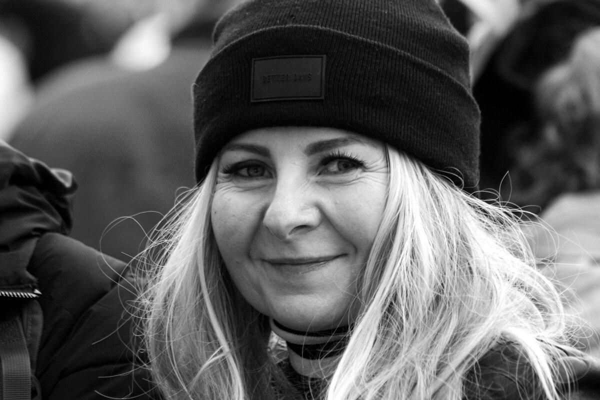 От улыбки станет всем теплей - Юрий. Шмаков