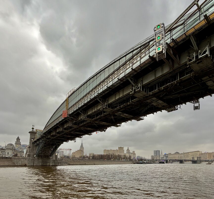 Под животом моста) - Любовь Под животом моста) - Любовь