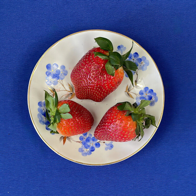 Натюрморт с клубникой - Виктор Орехов Натюрморт с клубникой - Виктор Орехов