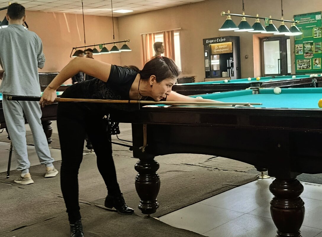 Играет Диана - Андрей Хлопонин