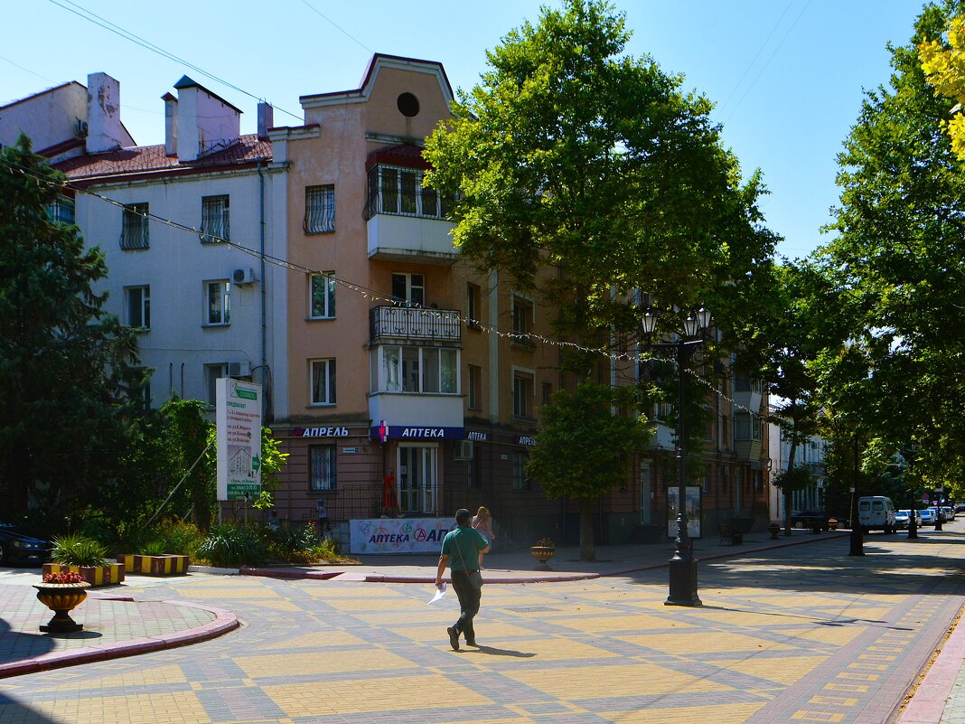 Керчь. Дом по ул. Ленина 10. - Пётр Чернега Керчь. Дом по ул. Ленина 10. - Пётр Чернега