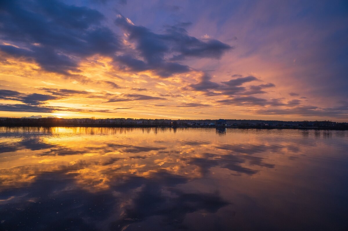 Апрельский,закатный вечер на реке Волге. - Виктор Евстратов Апрельский,закатный вечер на реке Волге. - Виктор Евстратов